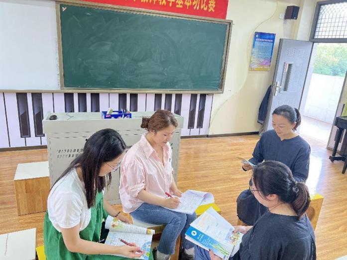 教研促成长2022.8.31音乐组内教研报道_html_m59c7fd9f.jpg