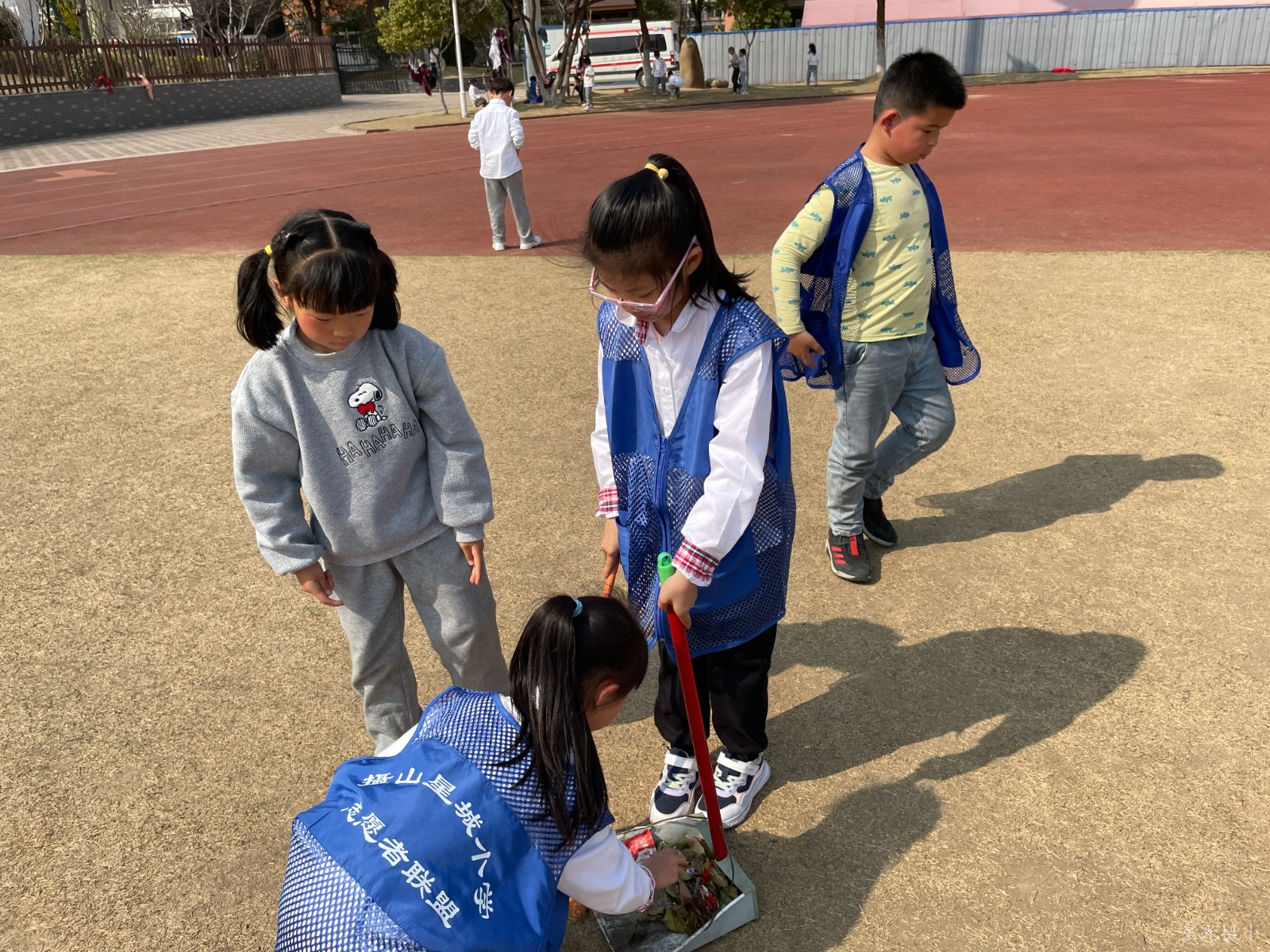 志愿护绿1 (9).JPG