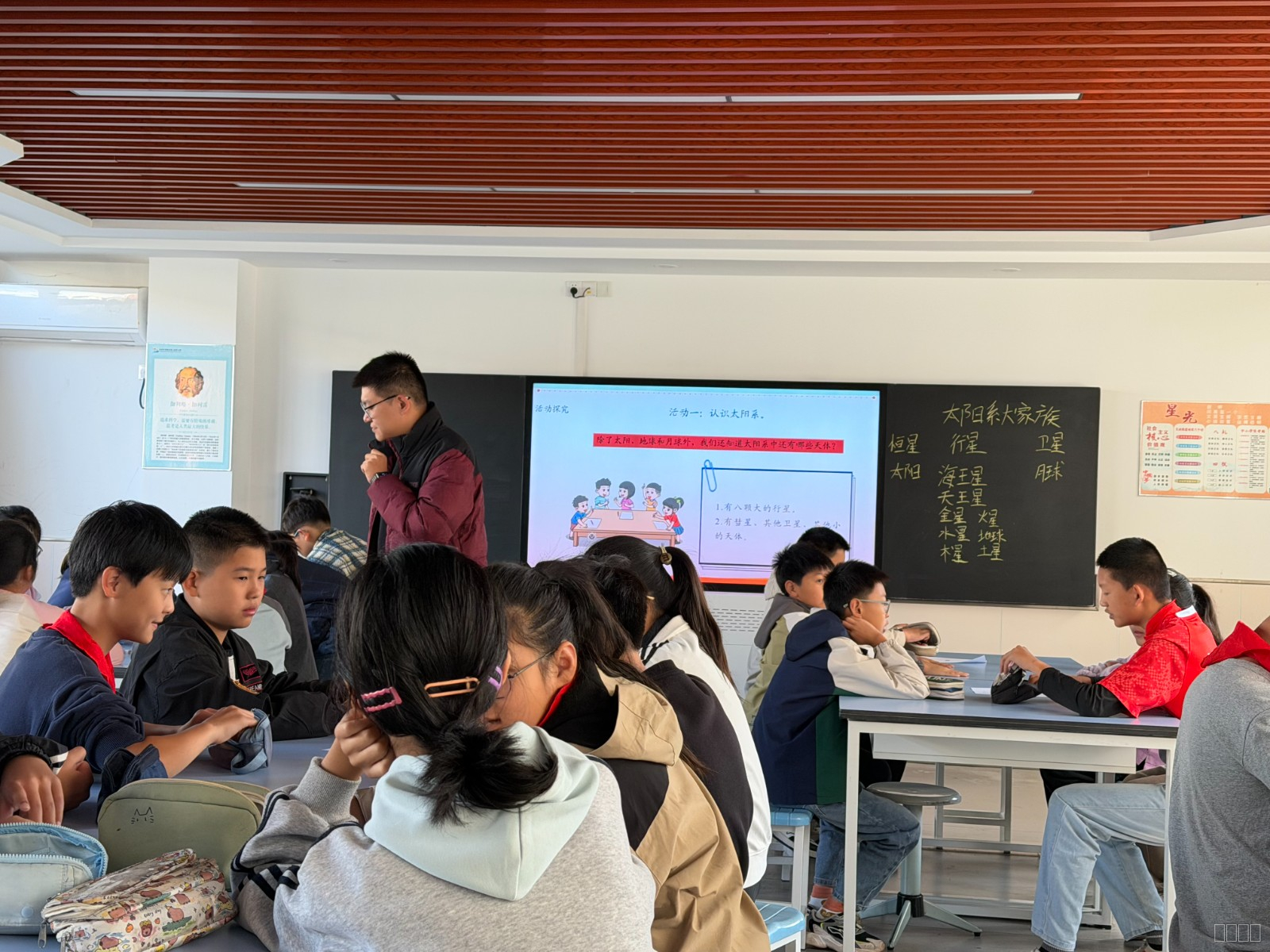 上课老师2.JPG 上课老师2.JPG