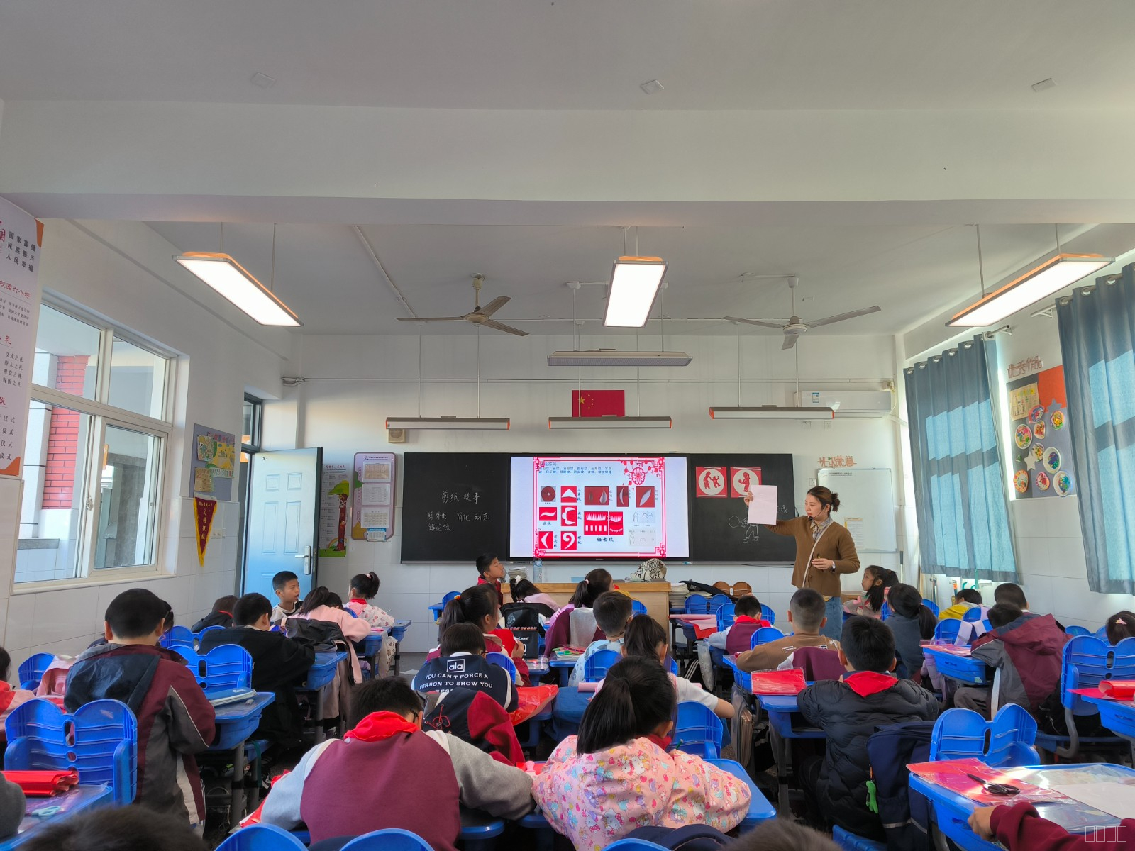 张梦秋老师上课.jpg 张梦秋老师上课.jpg