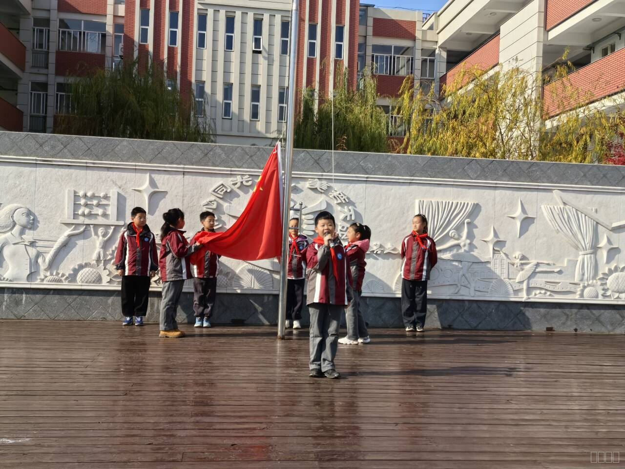 【星光摄小】感恩在心底，善行落脚下 ——摄山星城小学第13周升旗仪式暨感恩节系列活动