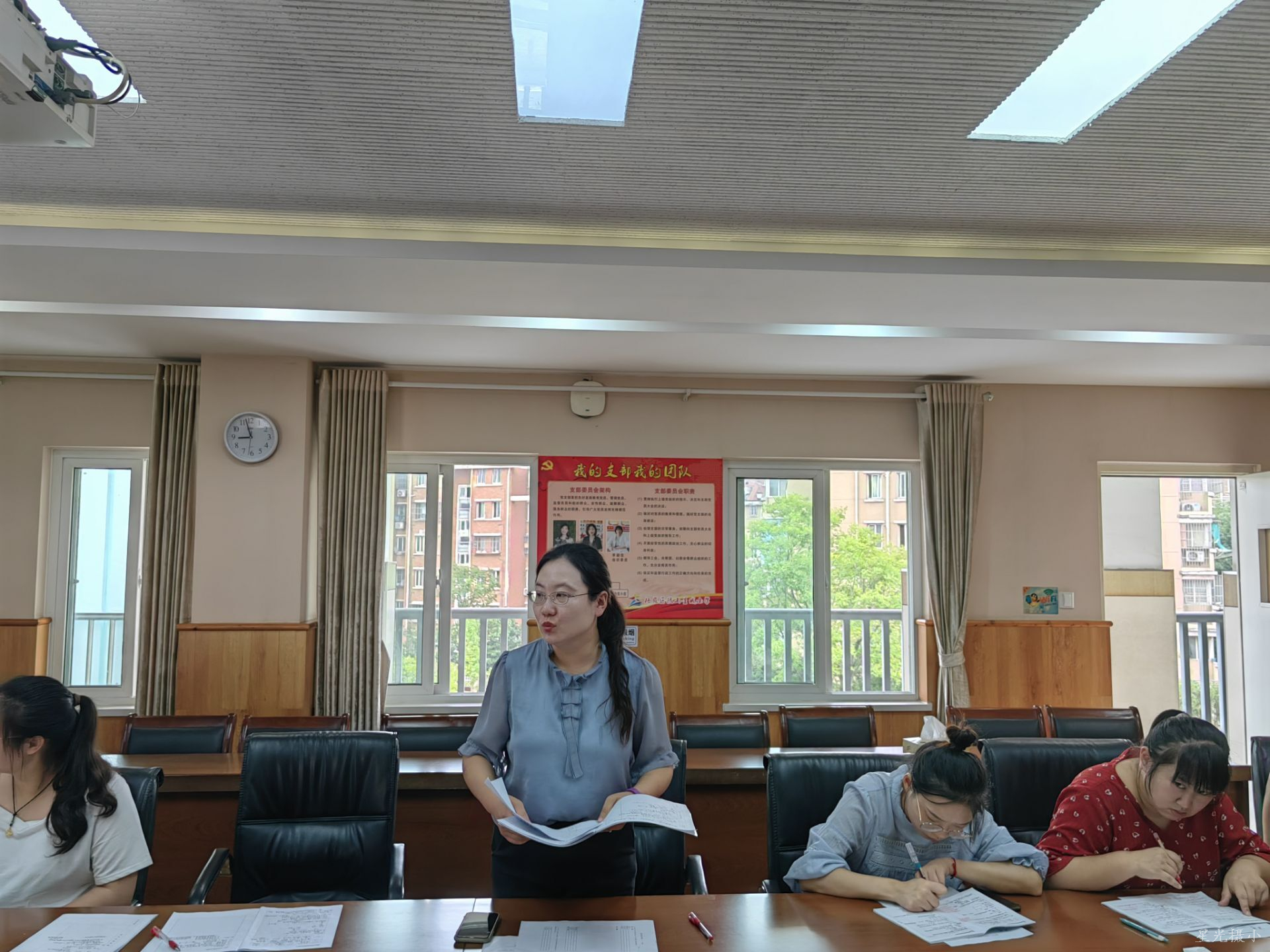 王老师讲课3.jpg
