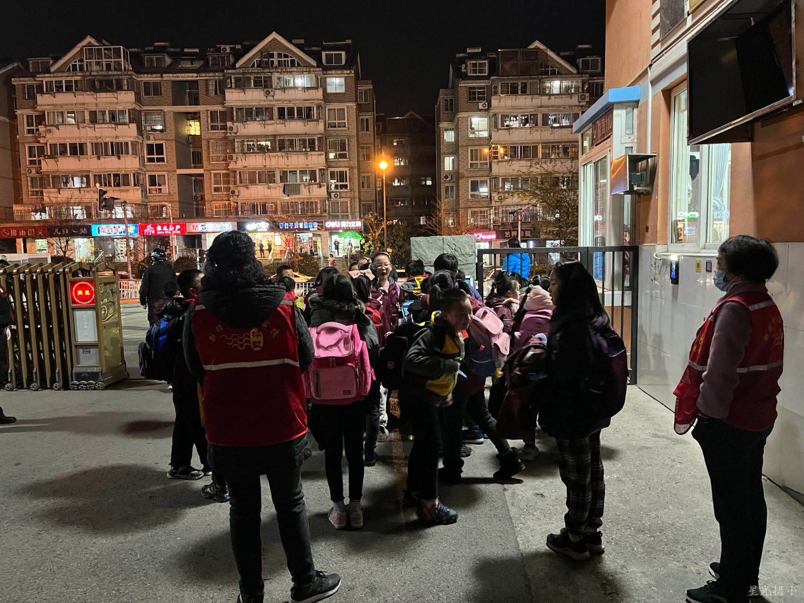 教师送队.JPG