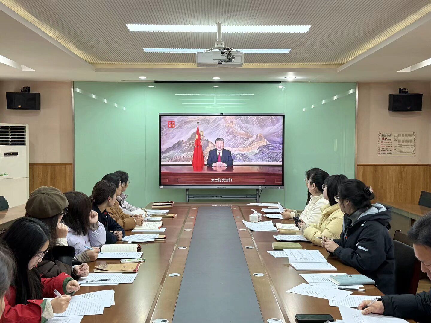 【摄小党建·主题党日】党建赋能促发展 初心如磐勇向前——摄山星城小学第二党支部主题党日暨书记上党课