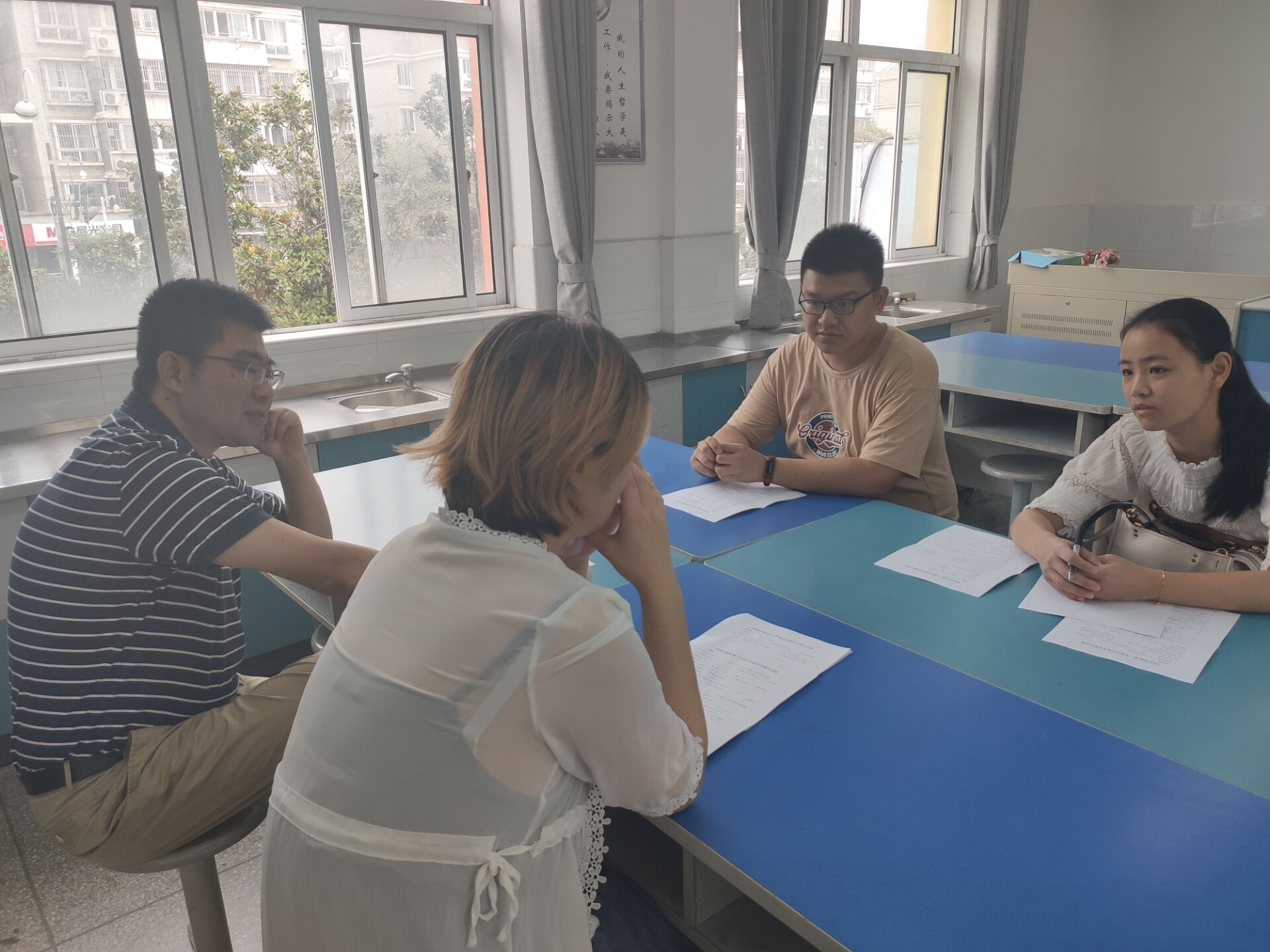 科学组教师积极研讨期末相关事宜.JPG 科学组教师积极研讨期末相关事宜.JPG