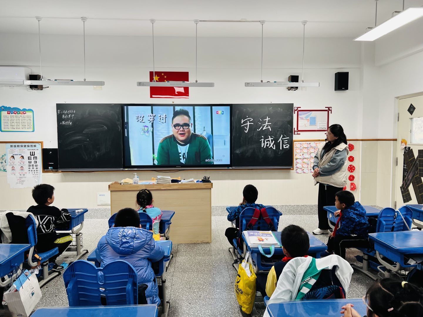 【星光摄小】明守法之道，让诚信之风常驻 ——摄小天佐路校区第十二周班会课系列报道