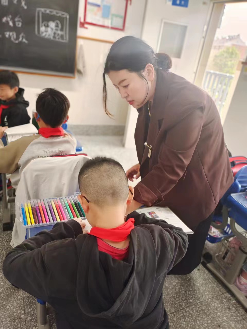 【星光摄小】戏曲服饰—看戏篇——摄小天佐路美术组校本主题研修活动