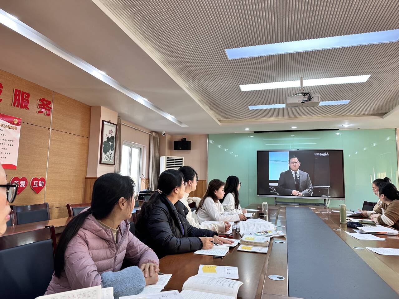 教师研讨.jpg