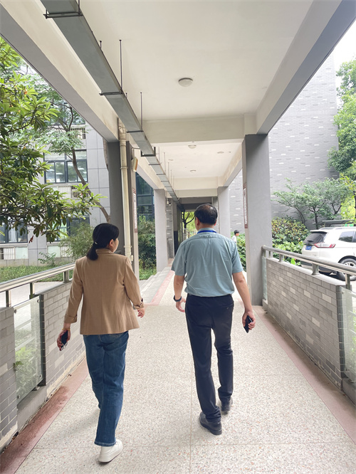 【大美摄园】筑牢安全防线 守护青春成长——南京市栖霞区摄山初级中学开展校园安全专项督学工作