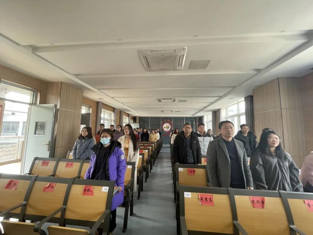 【大美摄园】凝心聚力，共谋发展——摄山中学成功召开七届二次教职工大会_html_193ab6d4.jpg
