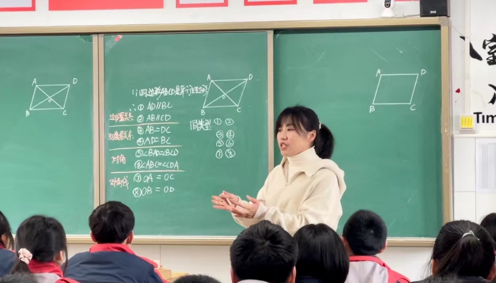 课堂展风采_html_m16ad2aa3.jpg