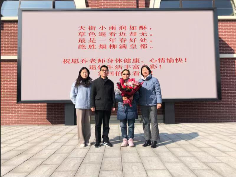 三尺讲台献青春_html_m73b2bb33.jpg
