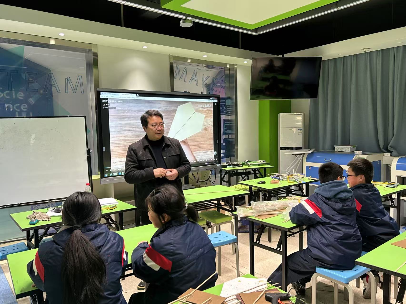 科技模型.jpg