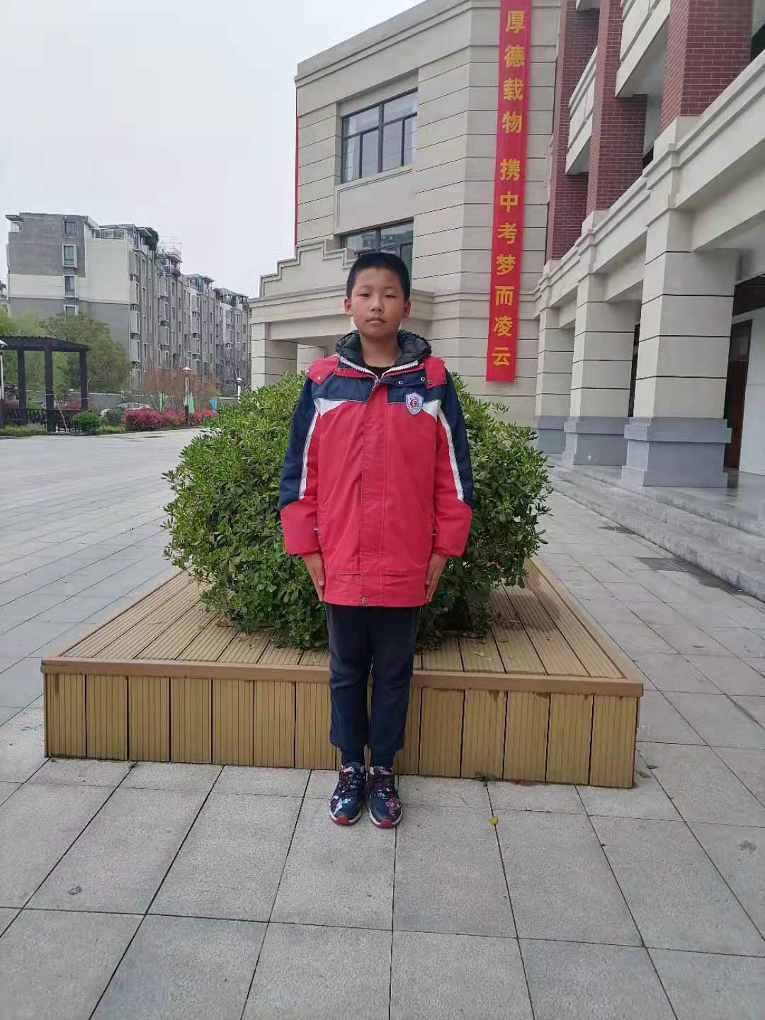 七2班智贤之星：李乐岩，格言：宝剑锋从磨砺出，梅花香自苦寒来。.jpg