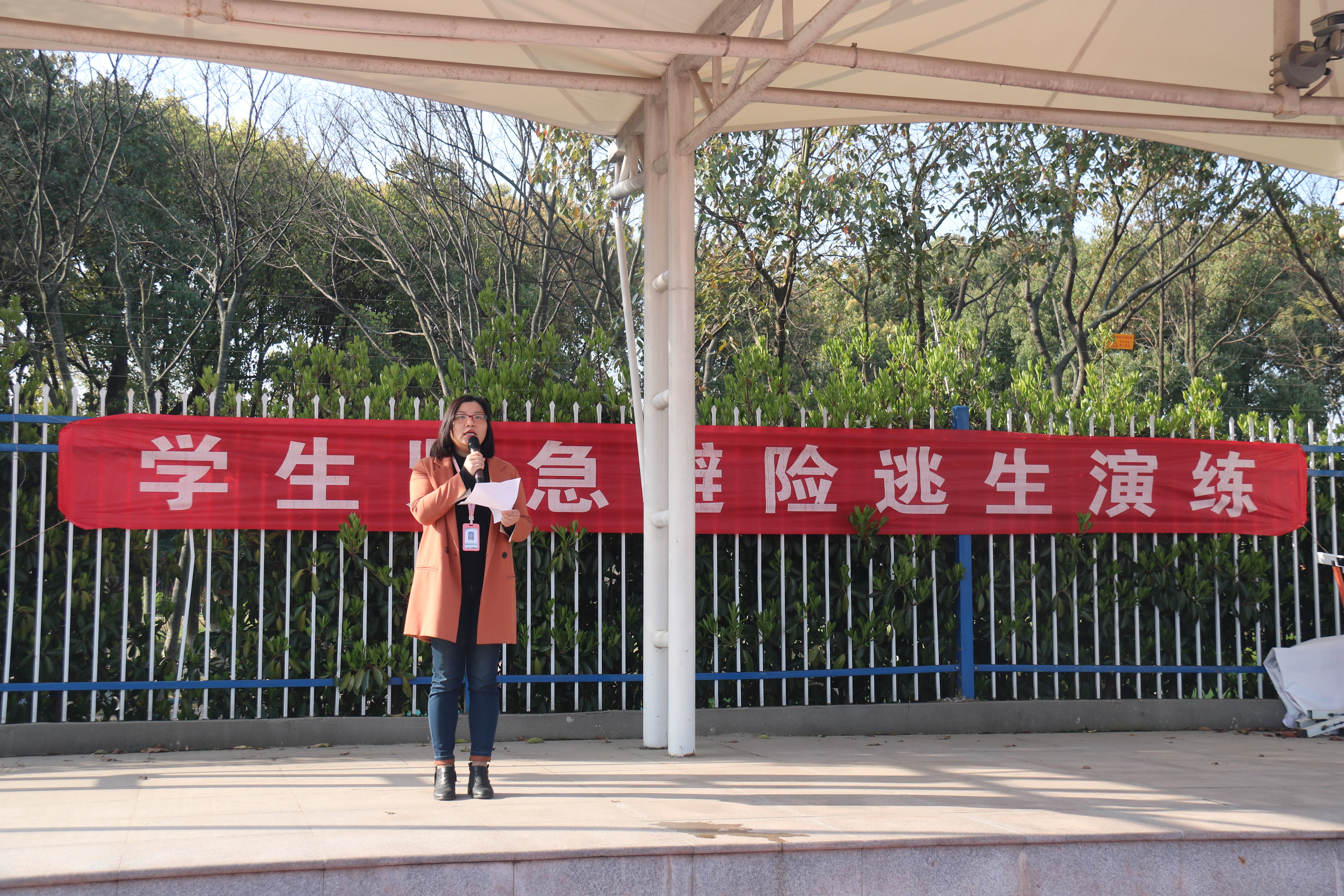 消防演练_html_m428bfd4b.jpg