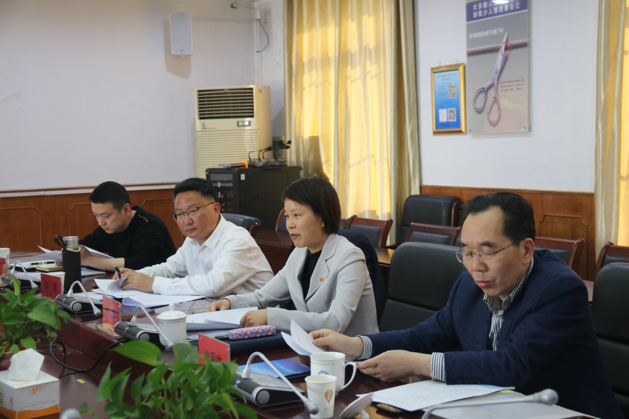 卢静副区长调研新港中专校1_html_4c557b95.jpg