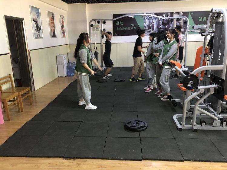 体育组招生_html_m22f0f634.jpg