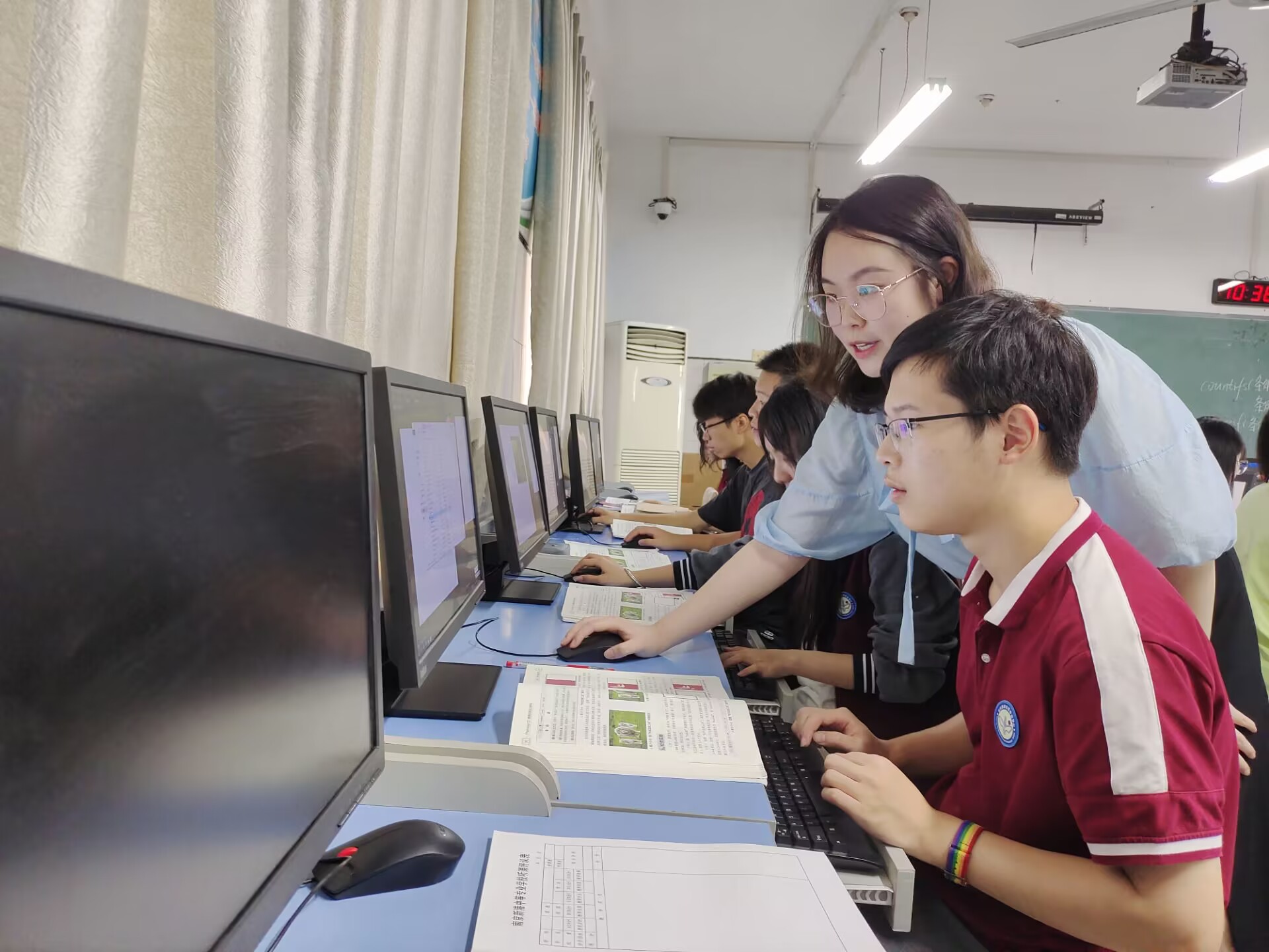 以督促导 以导促行 助力新教师成长_html_3495d9cd.jpg