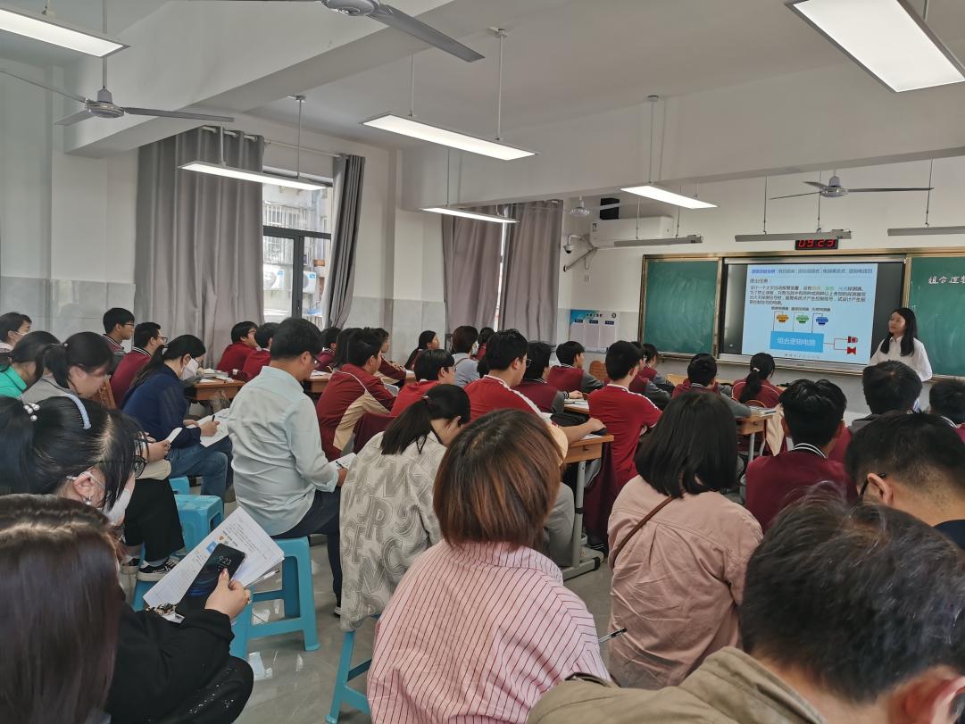 以研兴教，共筑教育新篇章——南京新港中专电子教研组市级教研活动_html_m22ea2488.jpg