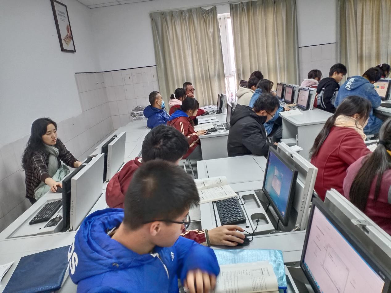 综合高中“新”教师教学督导活动报导_html_15421612.jpg