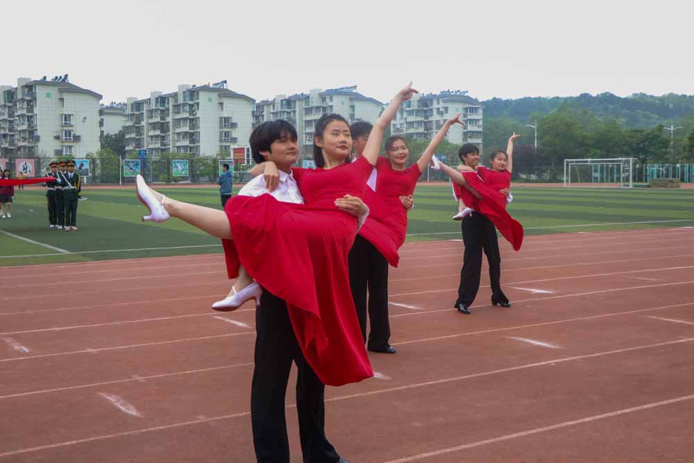 第四十八届春季运动会_html_m11a7c05b.jpg