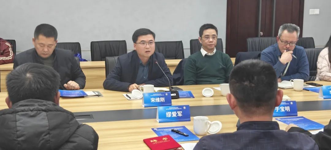 共谋专业发展，培养高素质技能人才-南京新港中等专业学校电子技术应用专业建设指导委员会成立大会_html_7013e66b.jpg