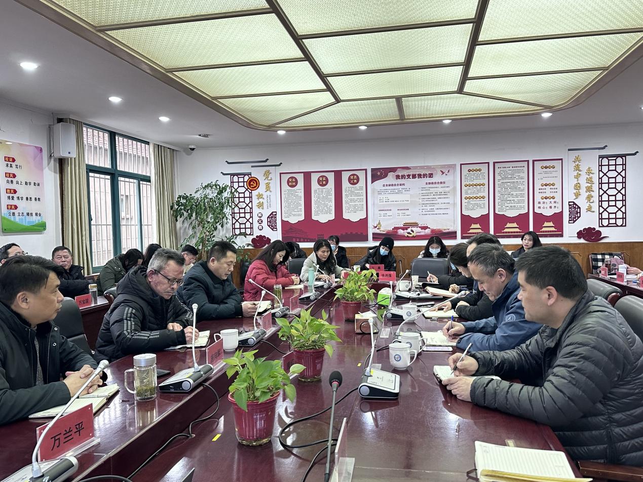 20230202相信努力 怀揣理想 成就荣光——综合高中三年级教师座谈会_html_m1bd7db25.jpg