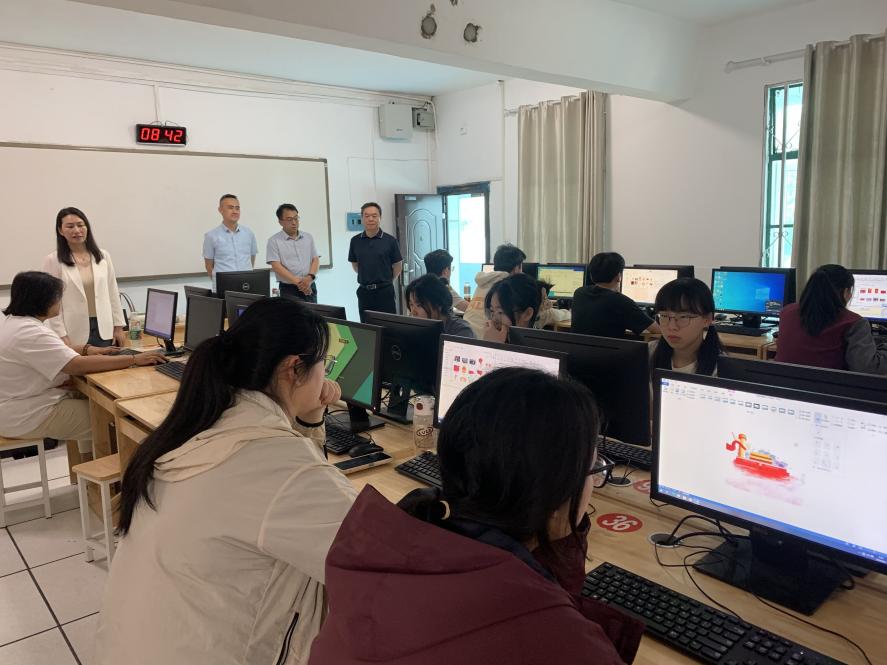匠心筑梦 技创未来_html_555ae7d9.jpg