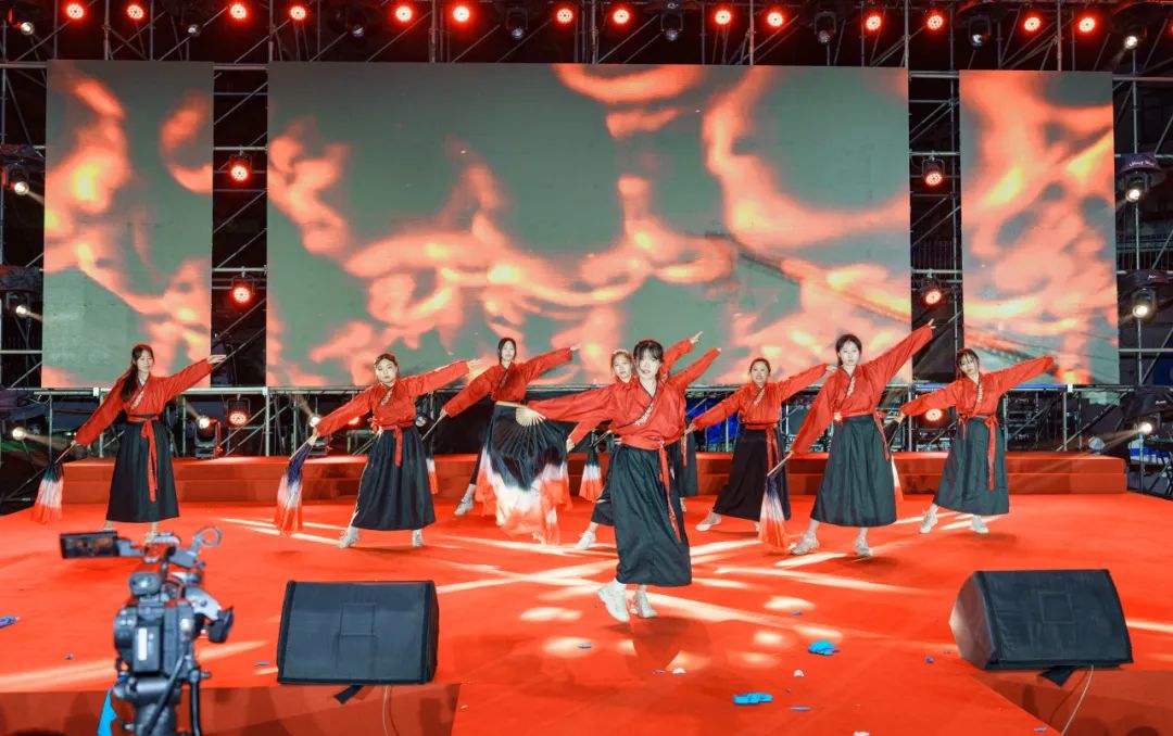 十八而志 我们启航  微信_html_794d859a.jpg
