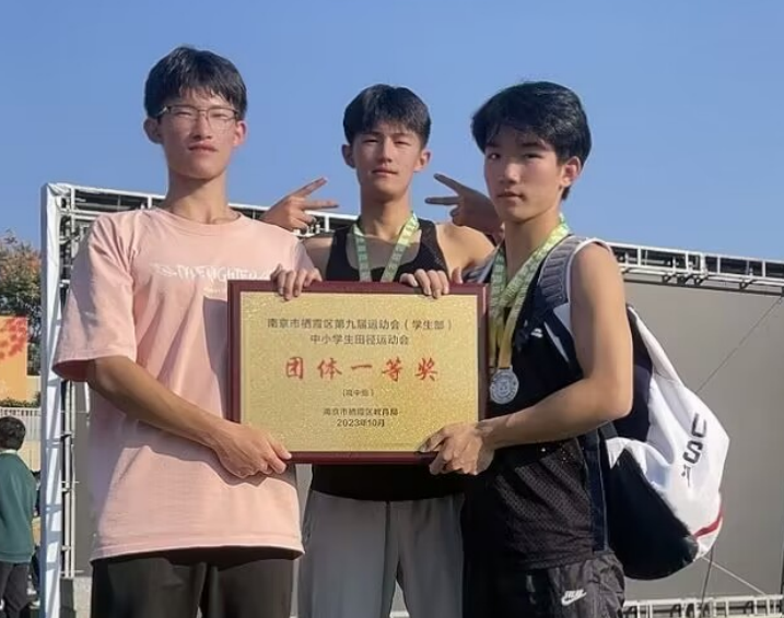 运动场上展风采_html_m2f18fd7a.png