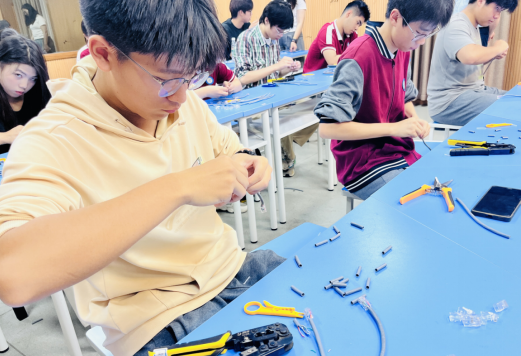 三校区联动共谱职教匠心华章    双维度赋能同铸技能育人新篇_html_m114c4b38.png