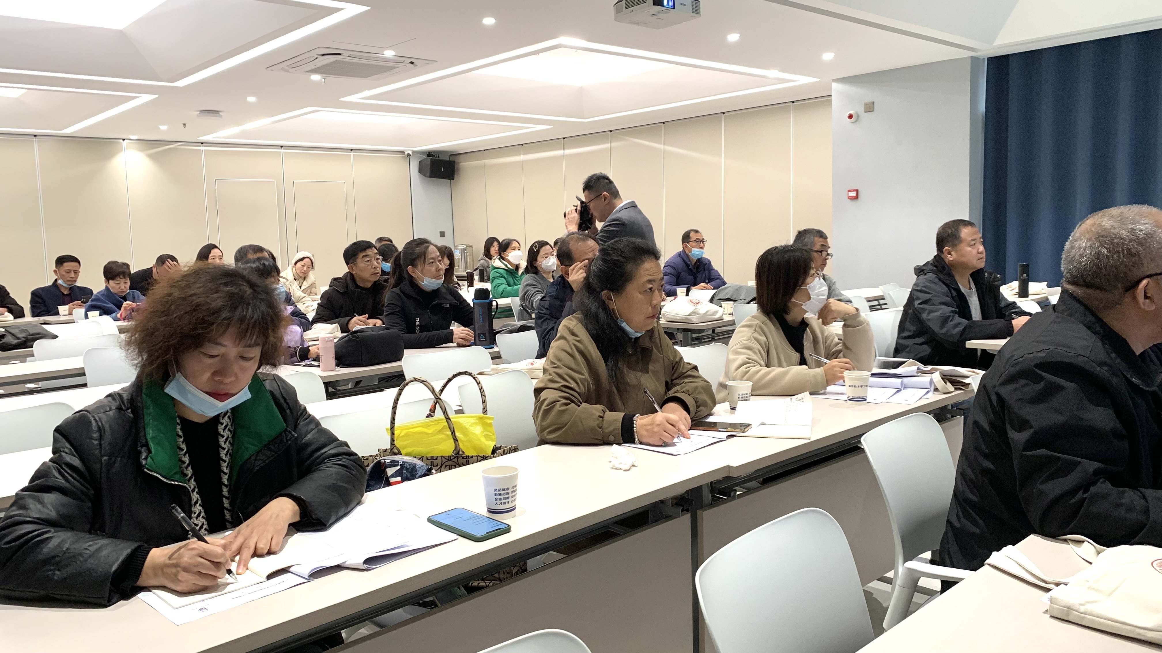 职业教育高质量发展的新港实践-与烟台临港工业学校交流探讨_html_m1131becd.jpg