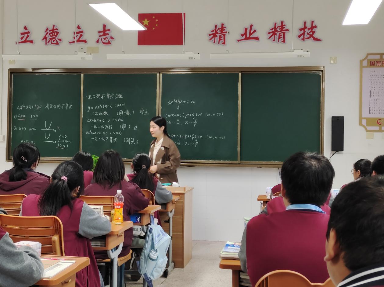 推门听课促成长 把脉课堂助提升_html_m3c2a6c1e.jpg