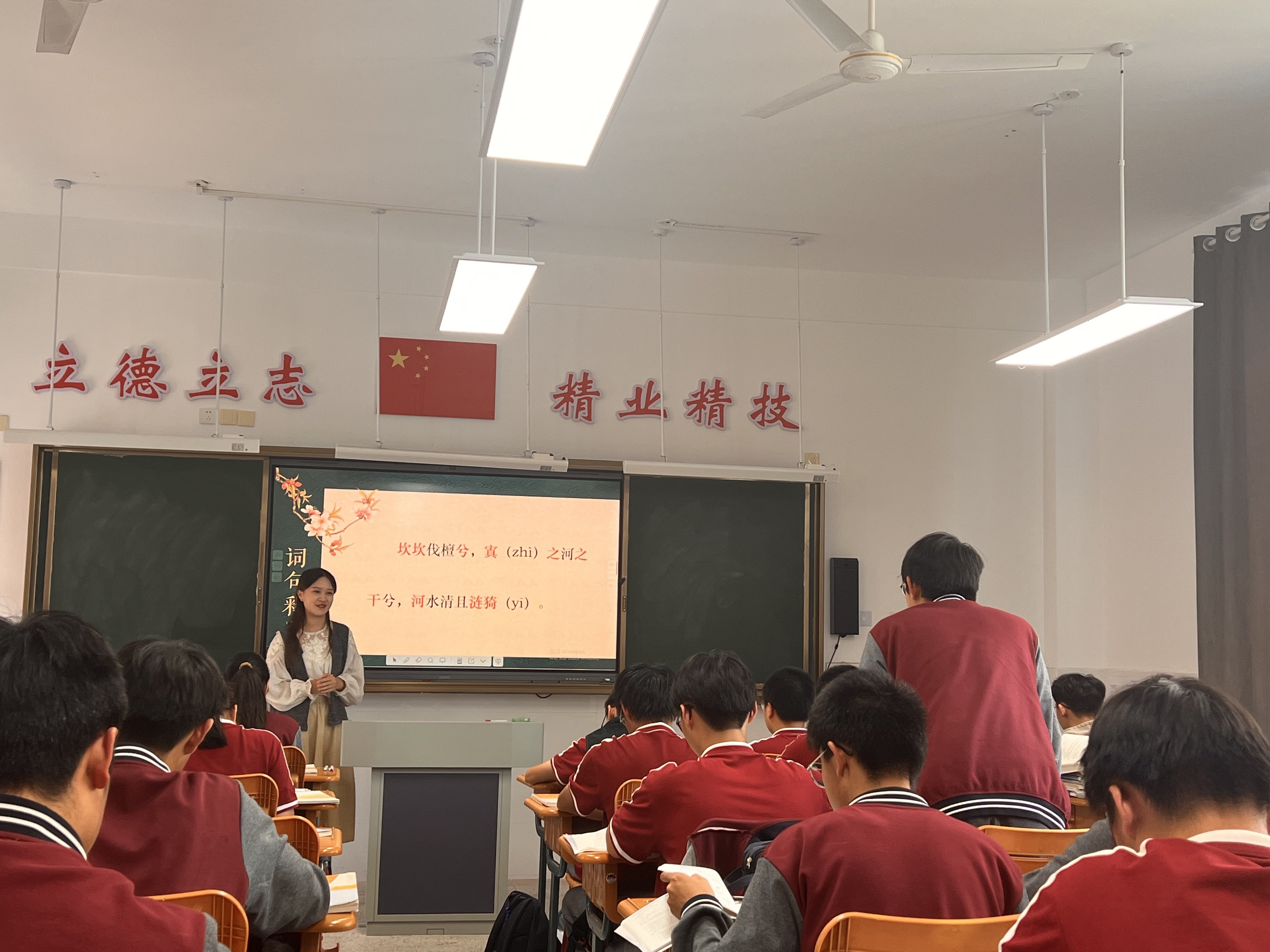 推门听课促成长 把脉课堂助提升_html_m77123784.jpg