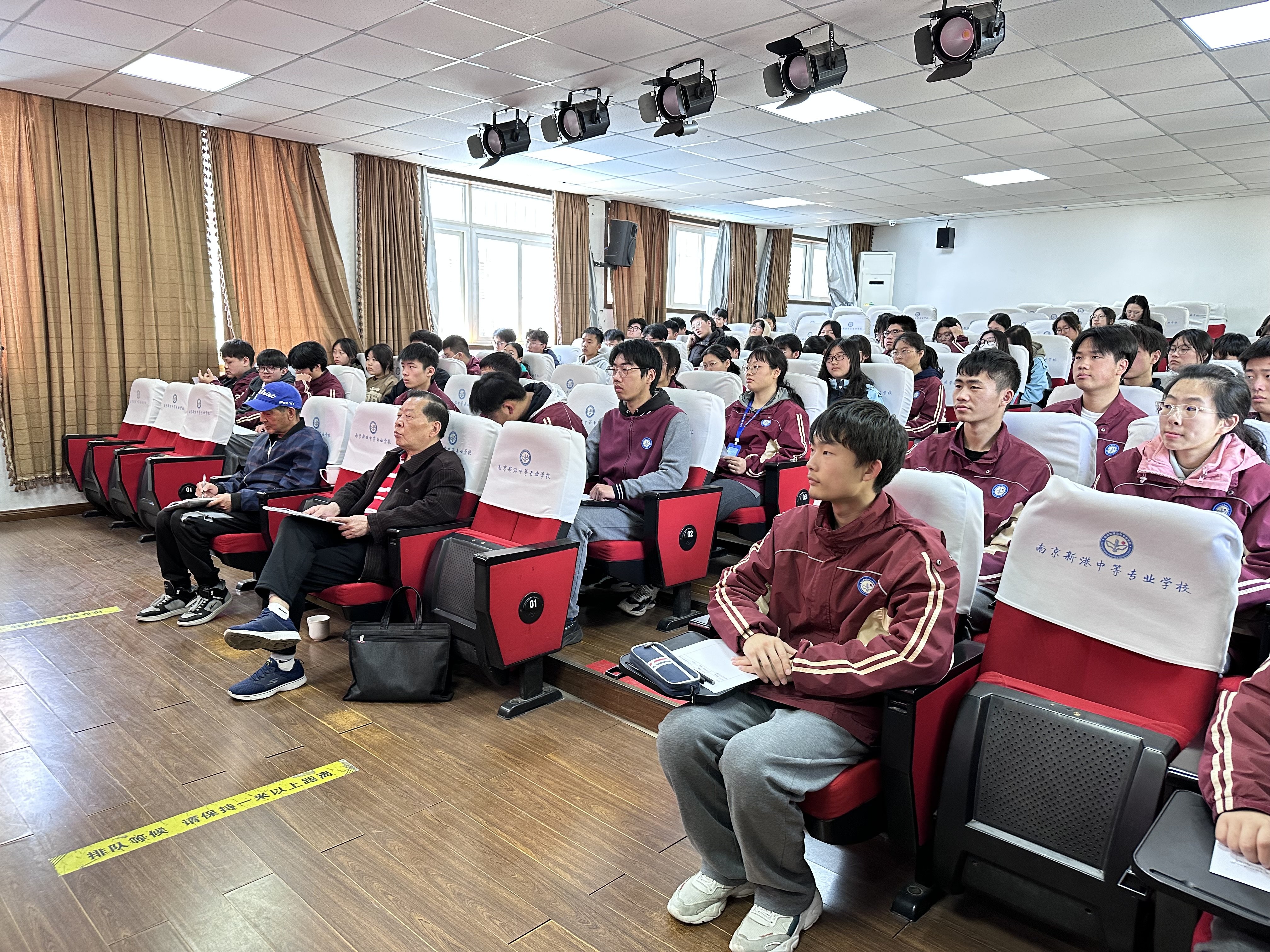 2023.3.14学习贯彻党的二十大精神 走好个人成长之路_html_538be510.jpg