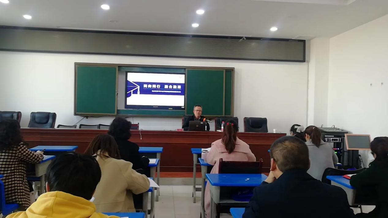奔赴千里 共叙教育_html_51cea7e.jpg