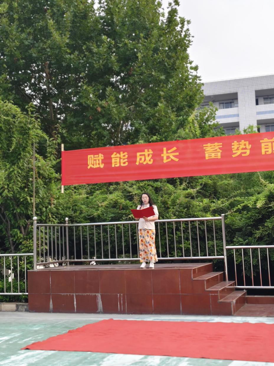 赋能成长  蓄势前行  行稳致远——南京新港中专校举行开学典礼暨表彰大会_html_m4bcd6001.jpg