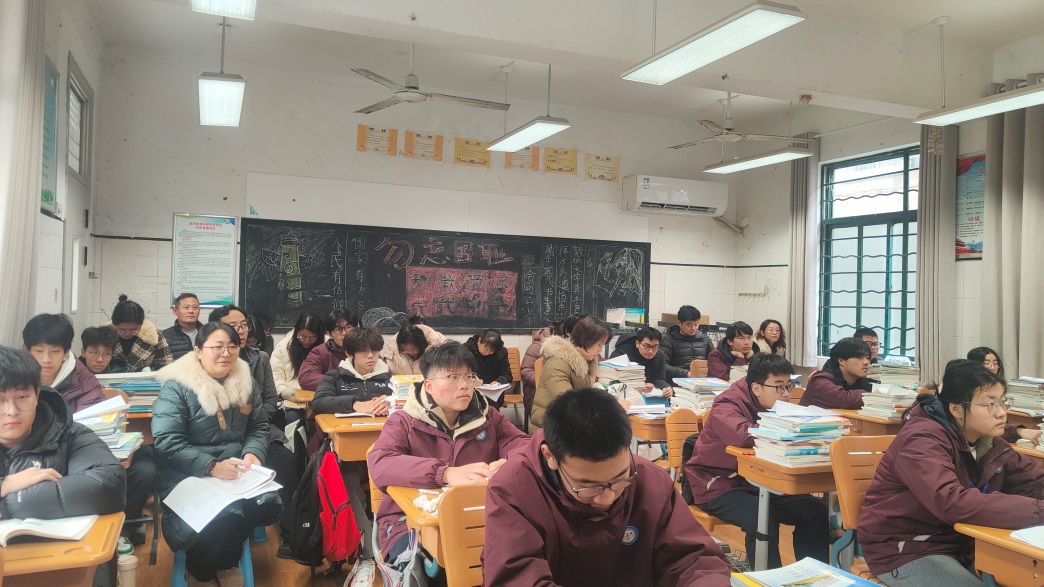 12月23日  汽修组电子组 “教”以潜心，“研”以致远_html_m4da0349e.jpg