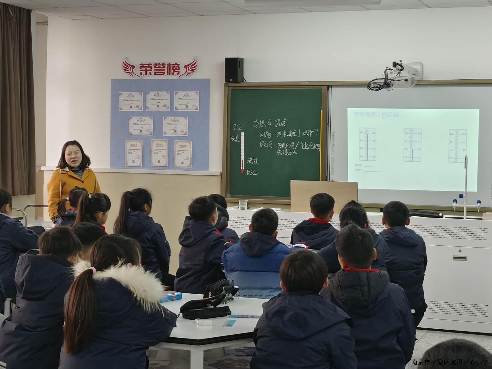 3、玉莲上课图1.jpg
