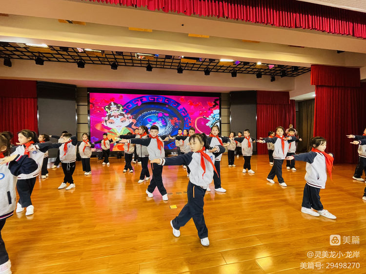 【灵美龙小&middot;龙岸】灵美扬韵，浸润童心——龙潭中心小学龙岸花园校区灵美扬韵特色项目现场评审展示活动_html_40595083.jpg