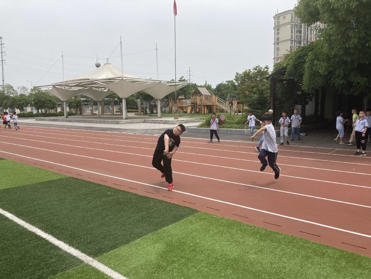 阳光体育节_html_4f950b2b.jpg