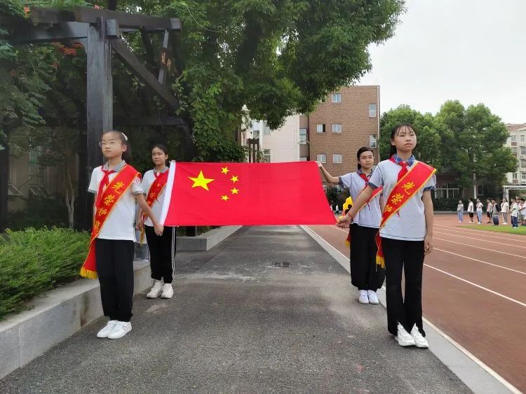 【灵美龙小&middot;江畔】讲文明爱劳动 筑新梦跃新程——龙潭中心小学江畔人家分校举行2023年秋季学期开学典礼暨入学仪式_html_m4ba9e854.jpg