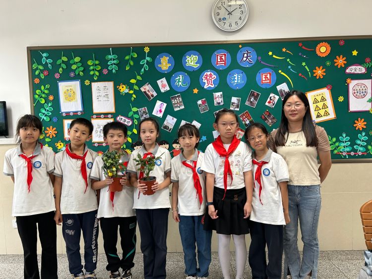 【灵美龙小】家校共育 携手同行——龙潭中心小学校外劳动辅导员进校园活动_html_27e771e7.jpg