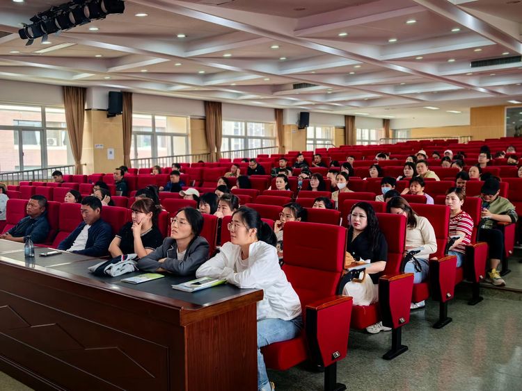 2025.4.29用成长型思维助力孩子成长——龙潭中心小学开展第13期家长学堂活动_html_21ca28e1.jpg