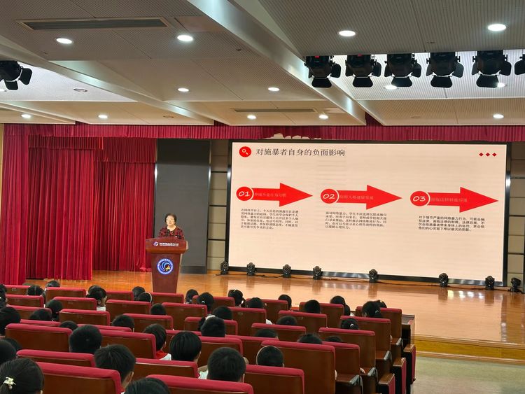 2025.4.29远离网络暴力 拒绝“按键”伤人——南京市关工委青少年“大思政”宣讲团走进龙潭中心小学_html_42da2552.jpg