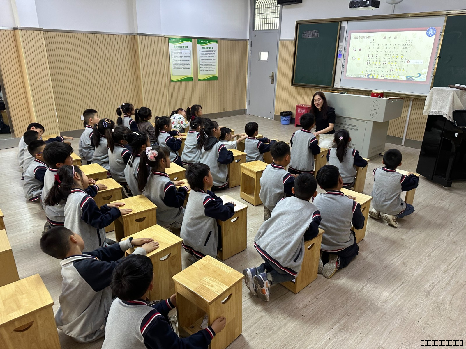 【灵美龙小·校本研修】“金陵好课堂”：聚焦核心素养 共研民歌教学——龙潭中心小学音乐校本研修系列活动（三）