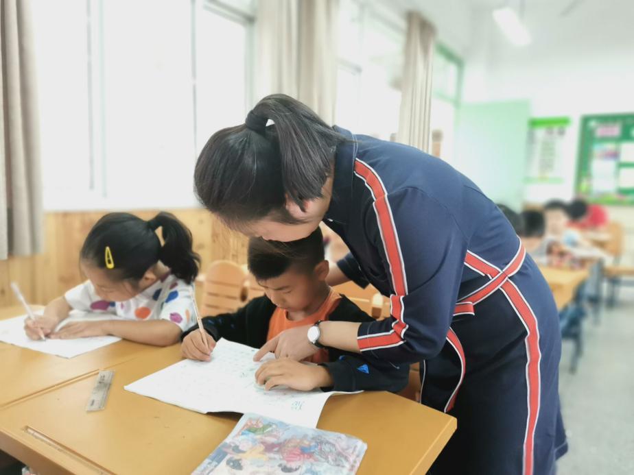 特色活动_html_m40d2ee97.jpg