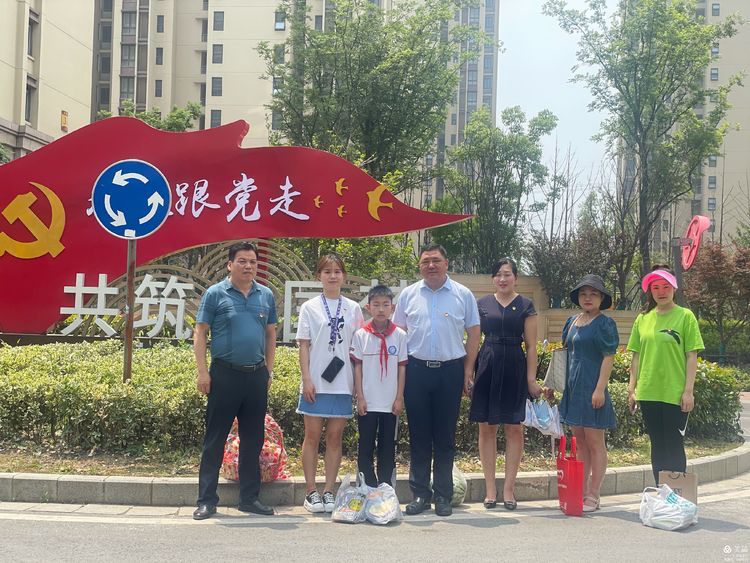 【灵美龙小·龙岸先锋】与爱同行，传递温暖——龙岸支部为民办实事系列活动报道