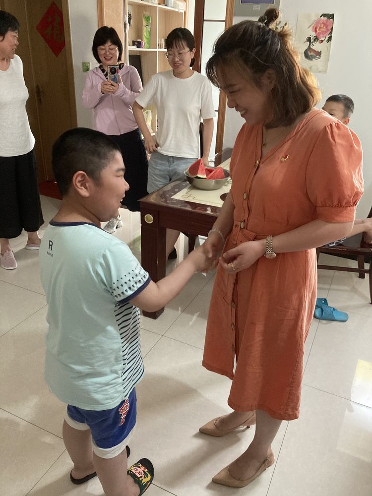 【江畔先锋·我为群众做实事】—党员教师家访关爱学生促成长