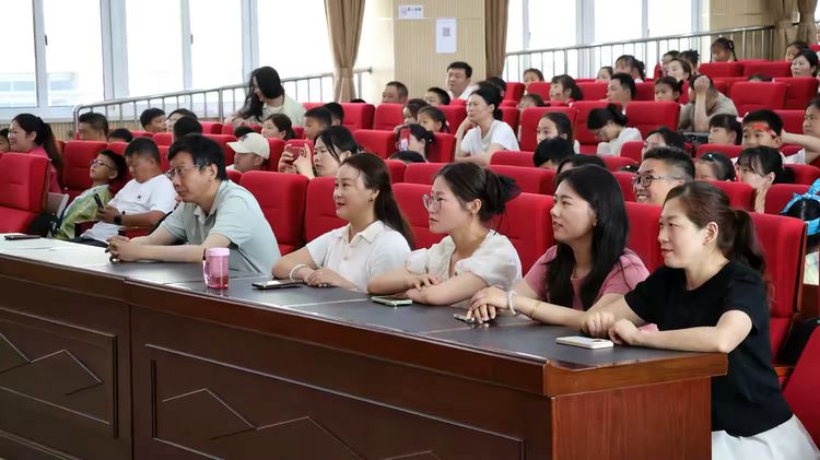 2025.5.22少年凌云志 不负好“拾”光——龙潭中心小学举行三年级十岁成长仪式_html_fb57d9e.jpg